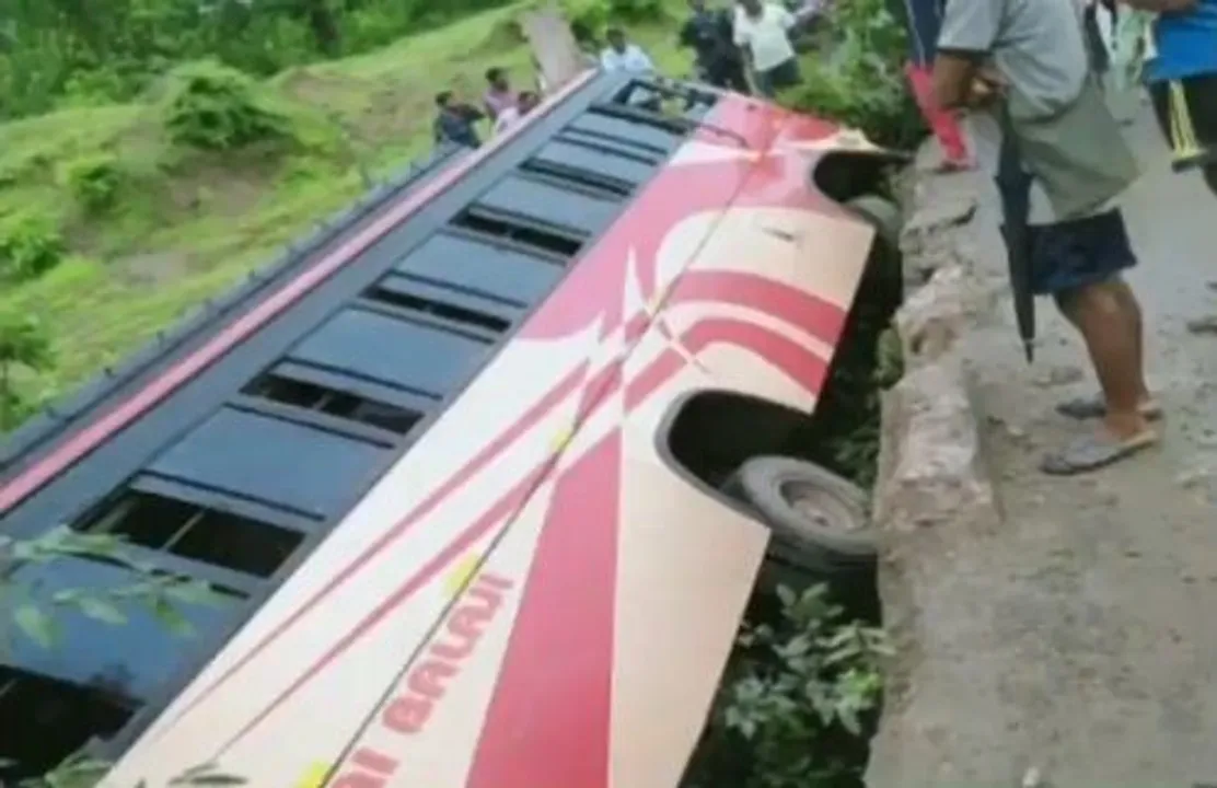  Jharsuguda-bound bus falls off bridge in Chhattisgarh, several injured