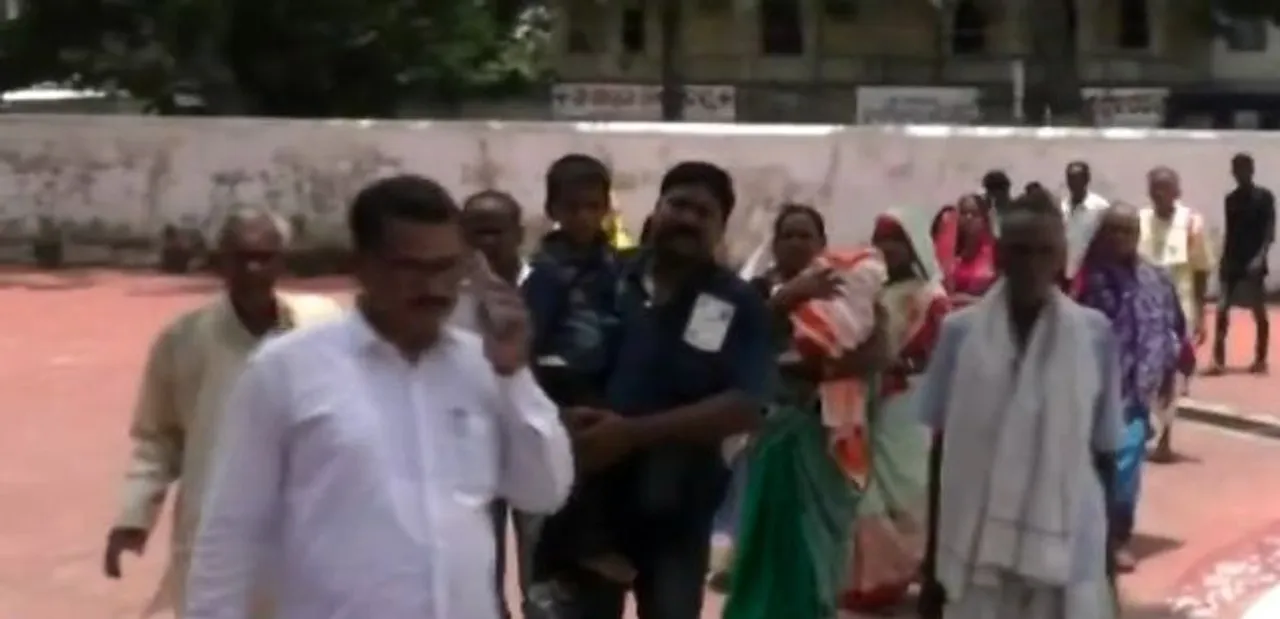  Cop misbehaves with elderly couple in Odisha's Jagatsinghpur