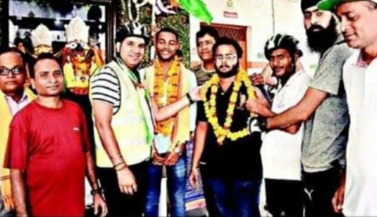  Odisha students travel over 1600 km on bicycles to meet Prez, PM