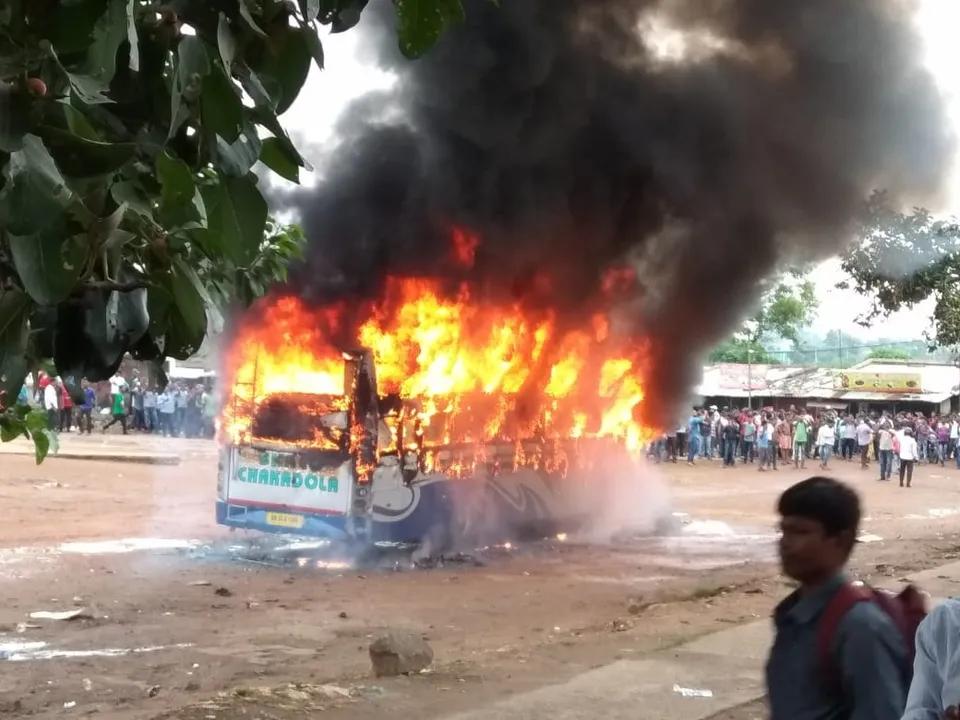  [Watch] Private bus catches fire in Odisha capital