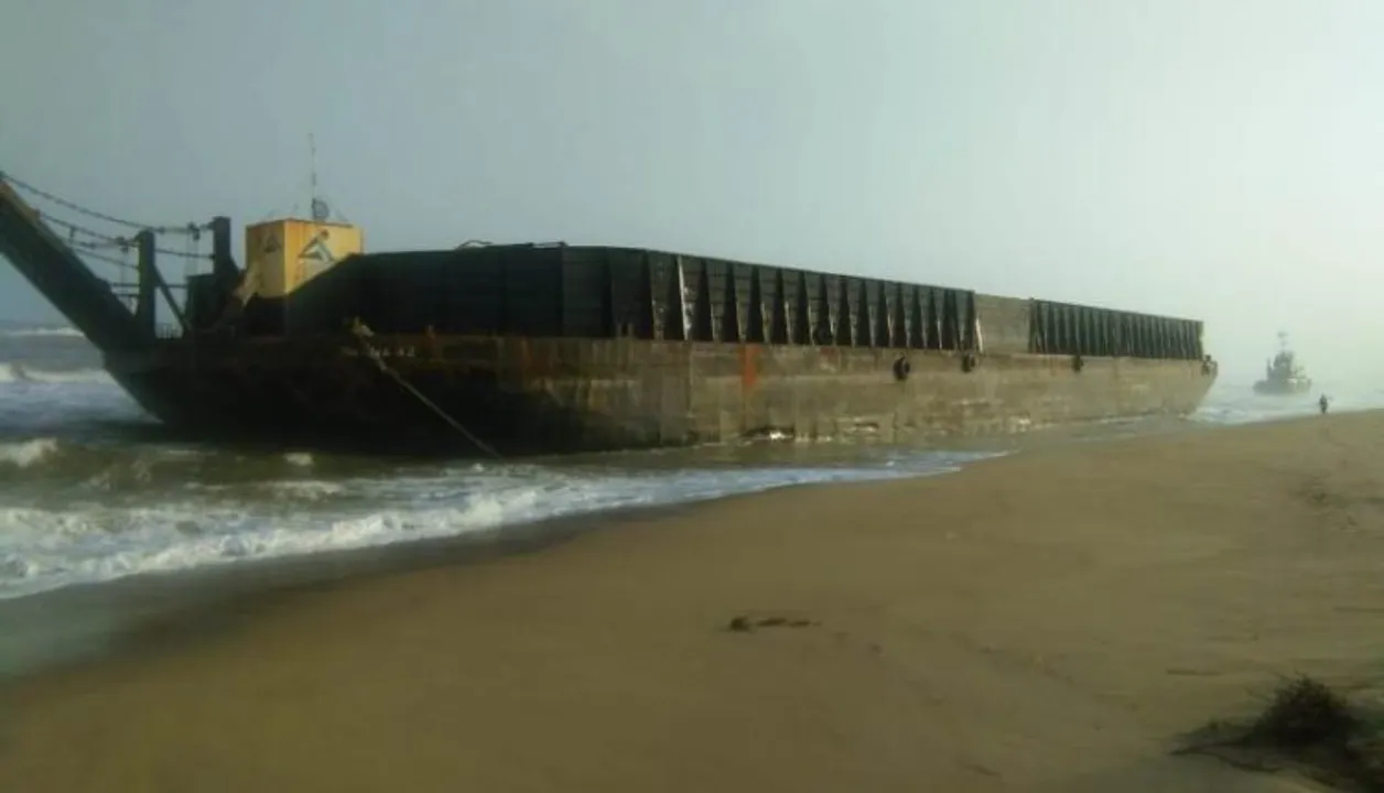  Cargo ship at Chilika: Admn initiates talks for oil removal