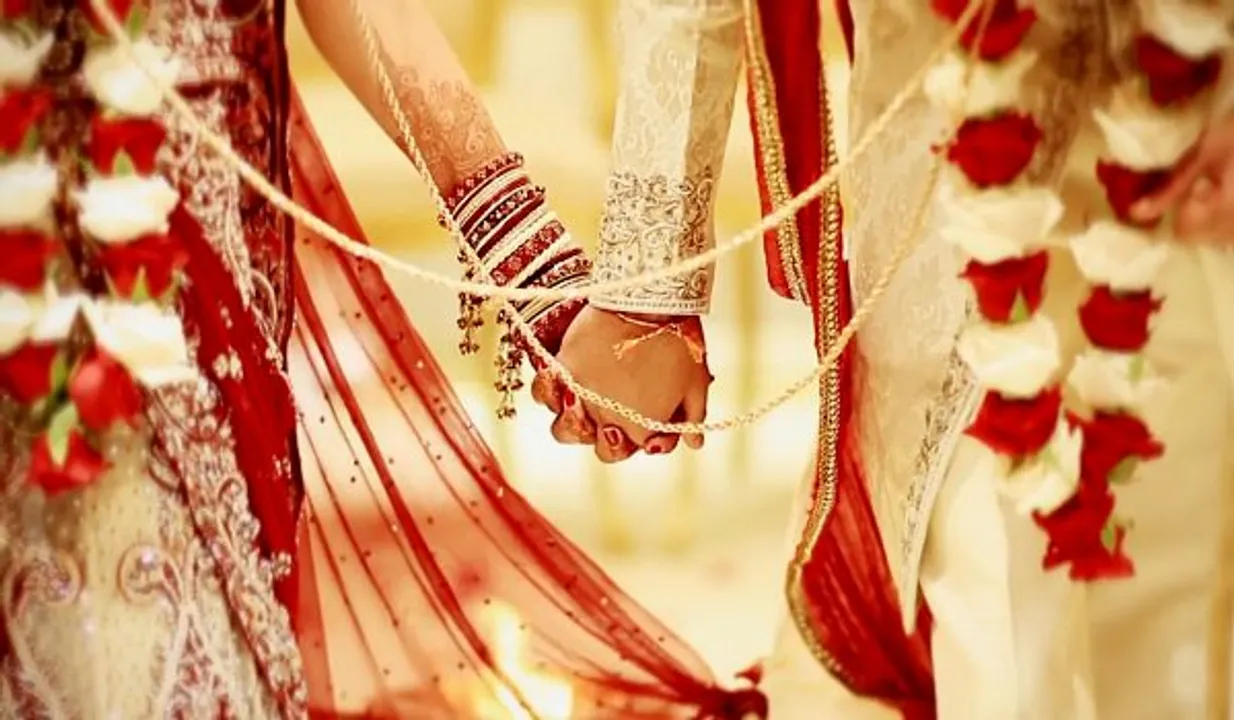  Newly-wed woman leaves hubby 'occupied' with competitive exams!