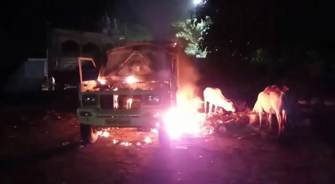  Vehicle 'trafficking' cattle set on fire in Odisha's Sundargarh!