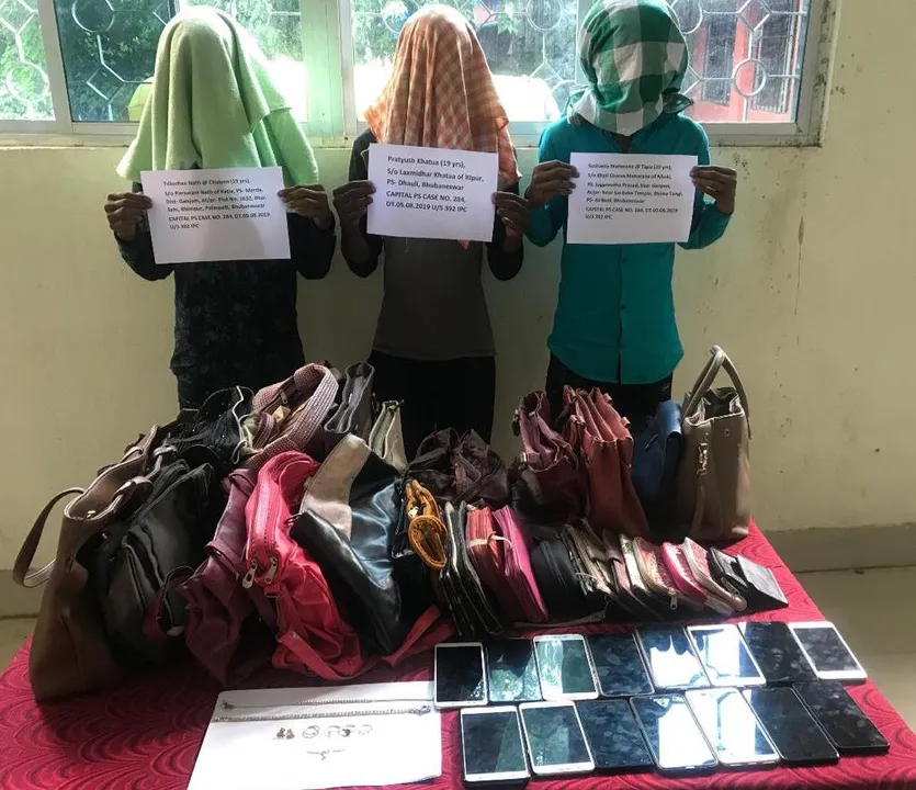  Vanity bag snatchers arrested in Odisha capital, huge items recovered