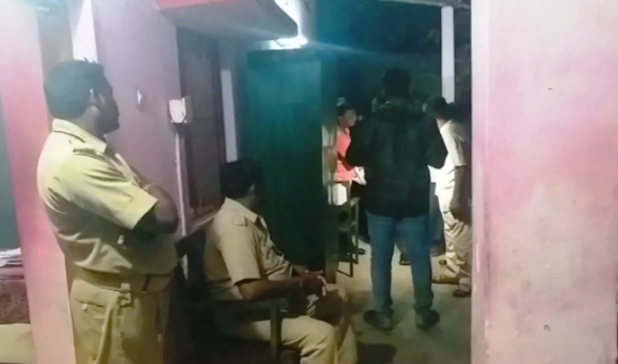  Shocking! Odisha man beheads wife, surrenders before cops with severed head