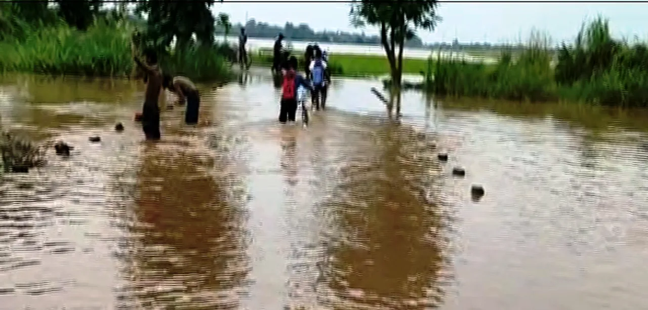  Water level rise in Mahanadi triggers flash flood in Banki