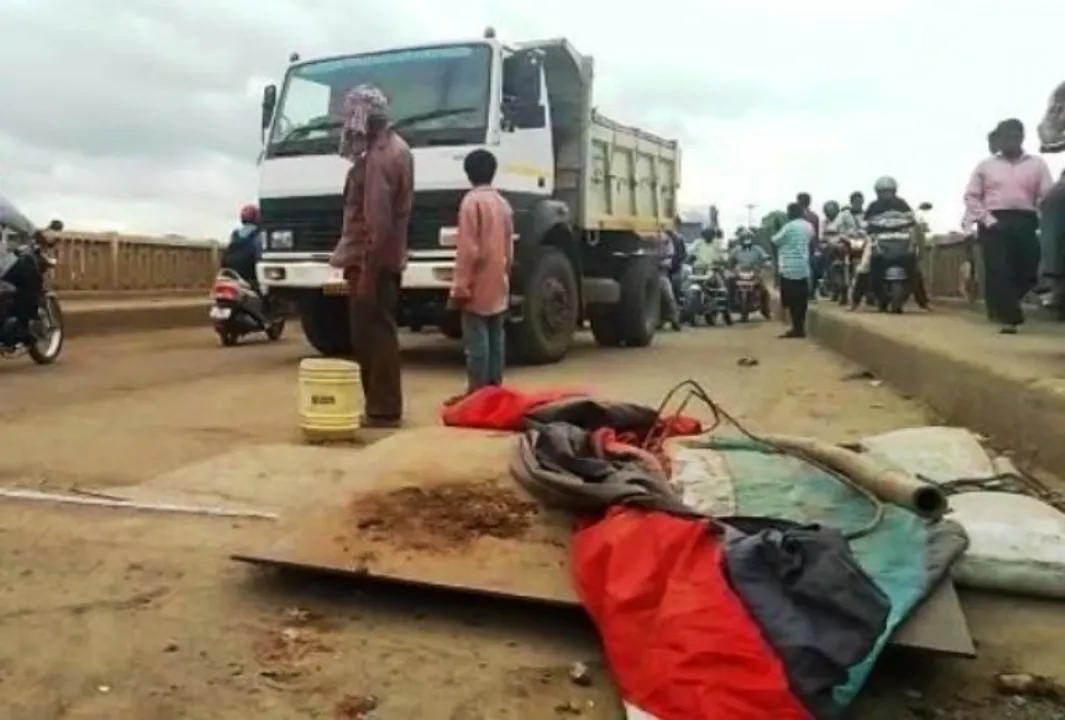  Odisha: Portion of bridge over Brahmani river falls off