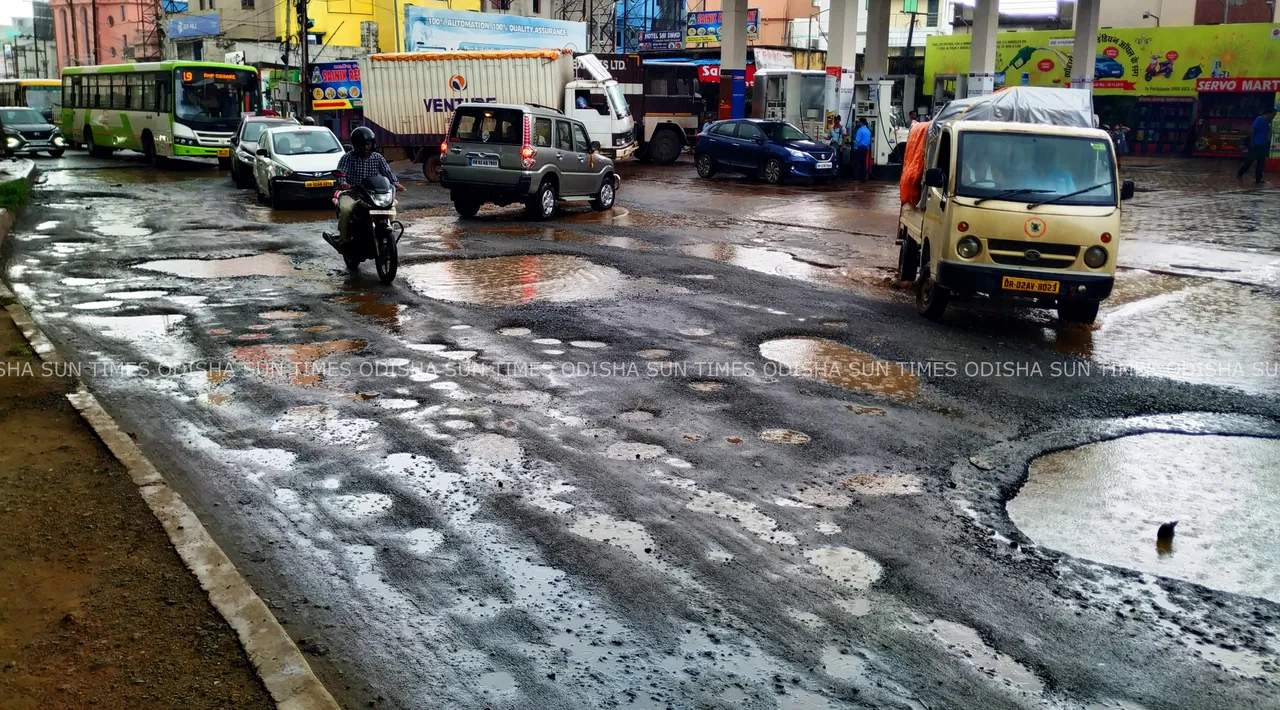  Potholes in Odisha capital a 'death trap' for motorists