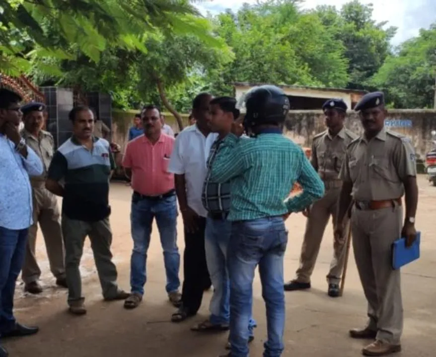  Two clerks held in Odisha’s Rayagada for having links with touts