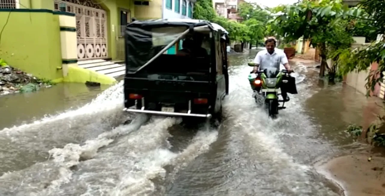  Intense rainfall triggers waterlogging in Berhampur