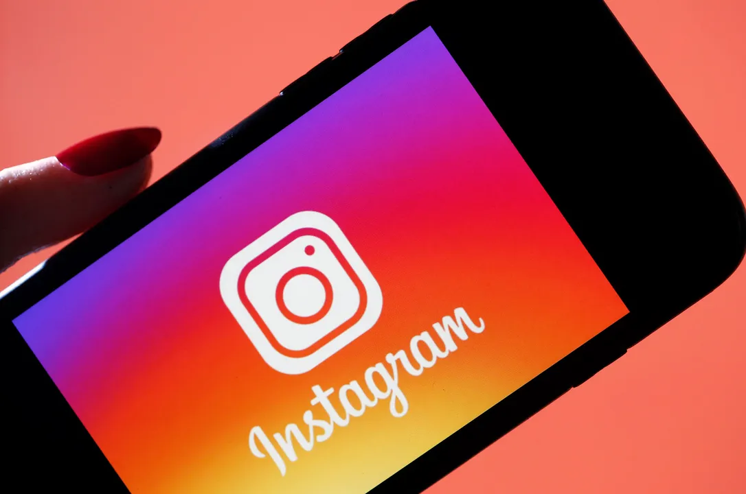  Instagram users tend to snap selfies that centre on left eye