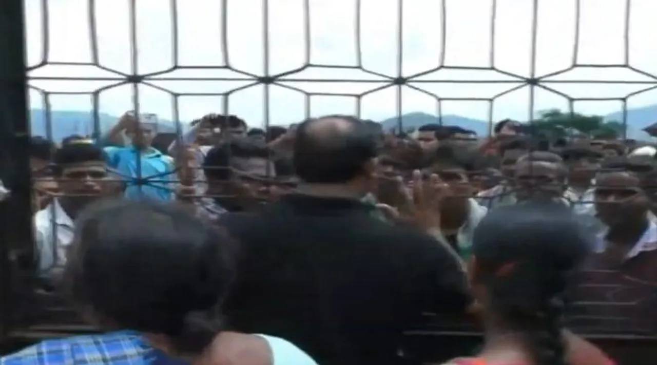  Locals attack police in Odisha's Malkangiri, 2 cops injured