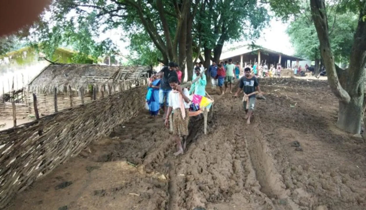  Expectant mother carried on cot in Odisha’s Nabarangpur due to lack of motorable road