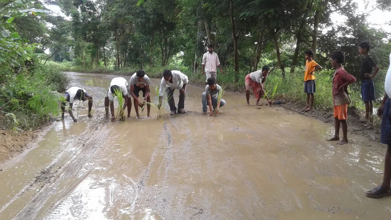  Odisha villagers stage protest demanding road