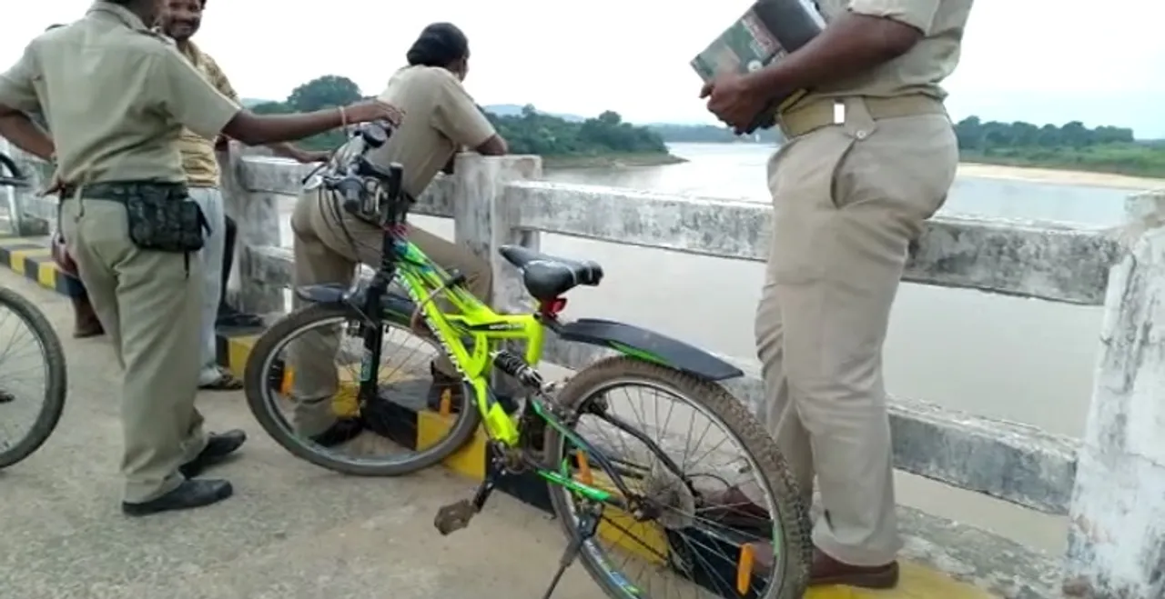  Class 9 student falls into river while taking selfie in Rourkela