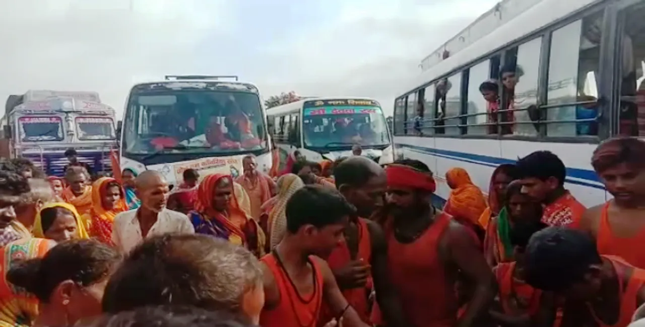 Disguised as MVIs, miscreants attack, loot tourists from bus in Odisha