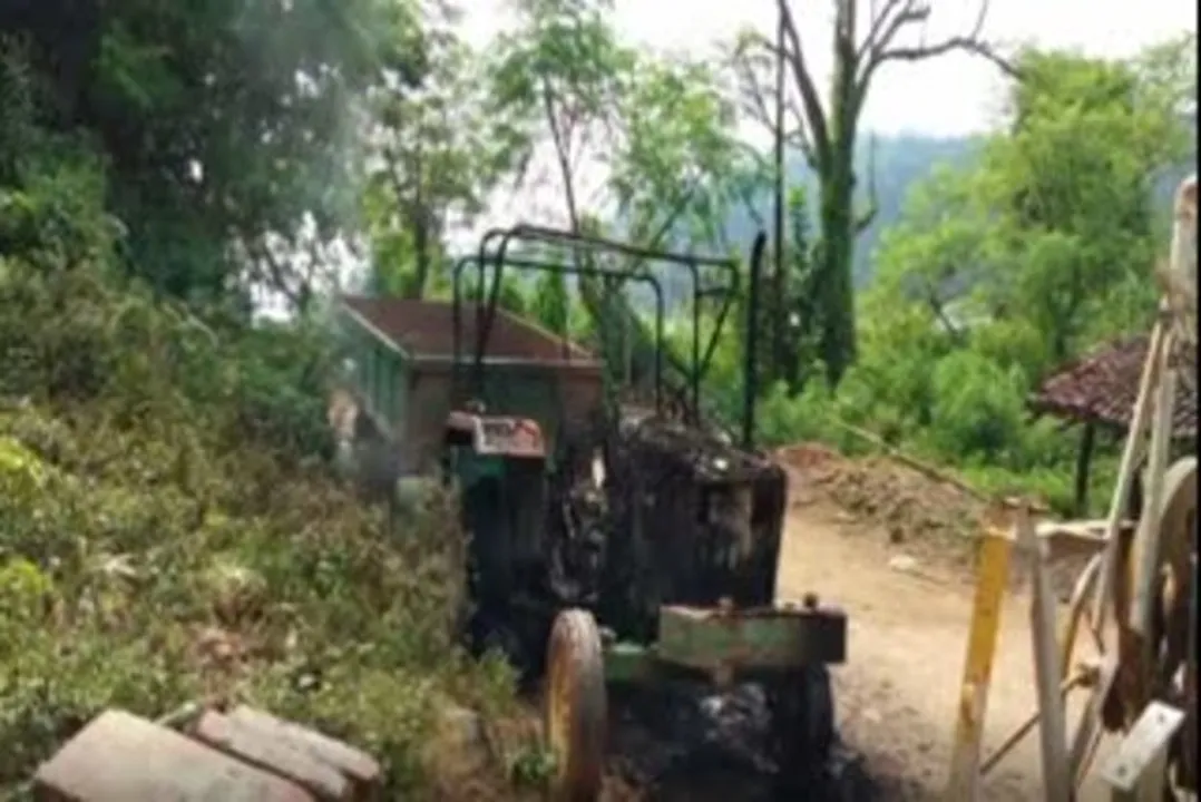  Suspected Maoists torch vehicles engaged in road construction