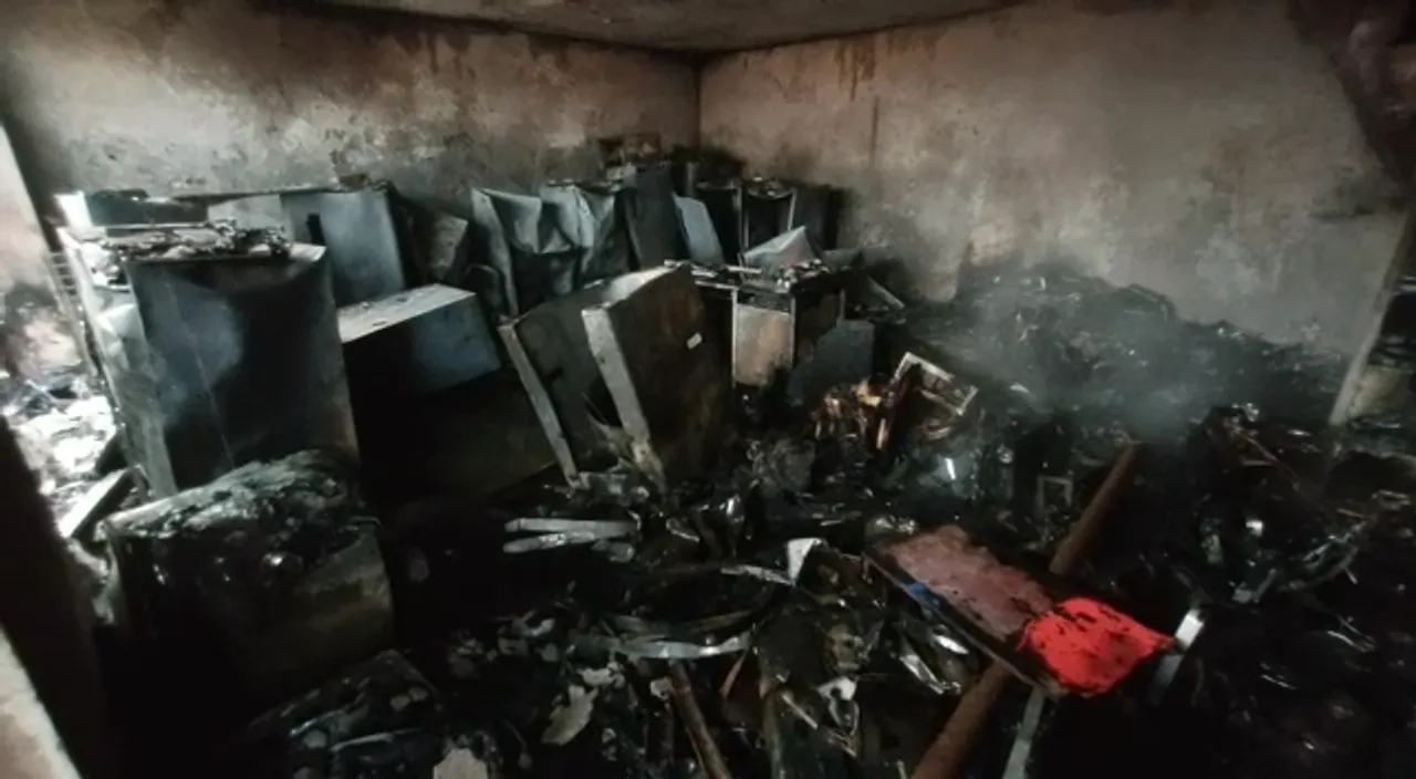  Major fire engulfs electronics shop in Odisha's Sundergarh