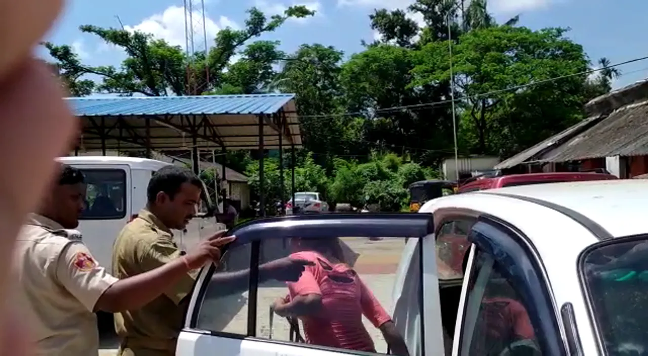  Drunken girls create nuisance on busy street of Bhubaneswar