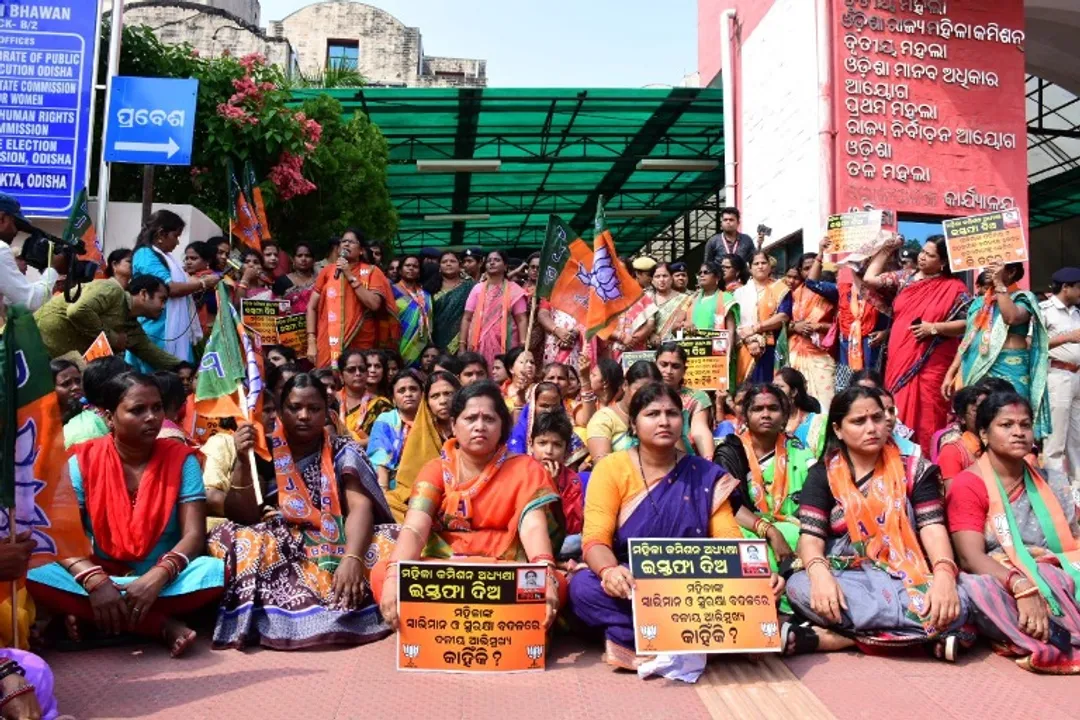  Odisha: BJP Mahila Morcha gheraos SCW office over VLW death
