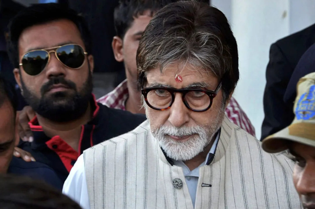  Amitabh Bachchan discharged from hospital