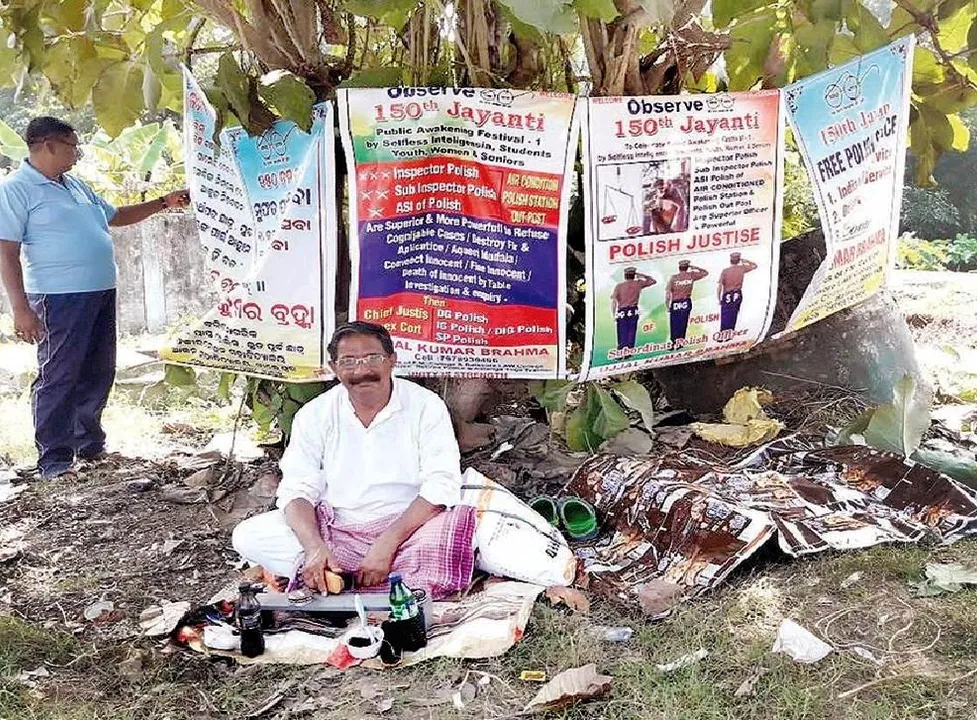  Retired Odisha SP polishes shoes free of cost ; know why 