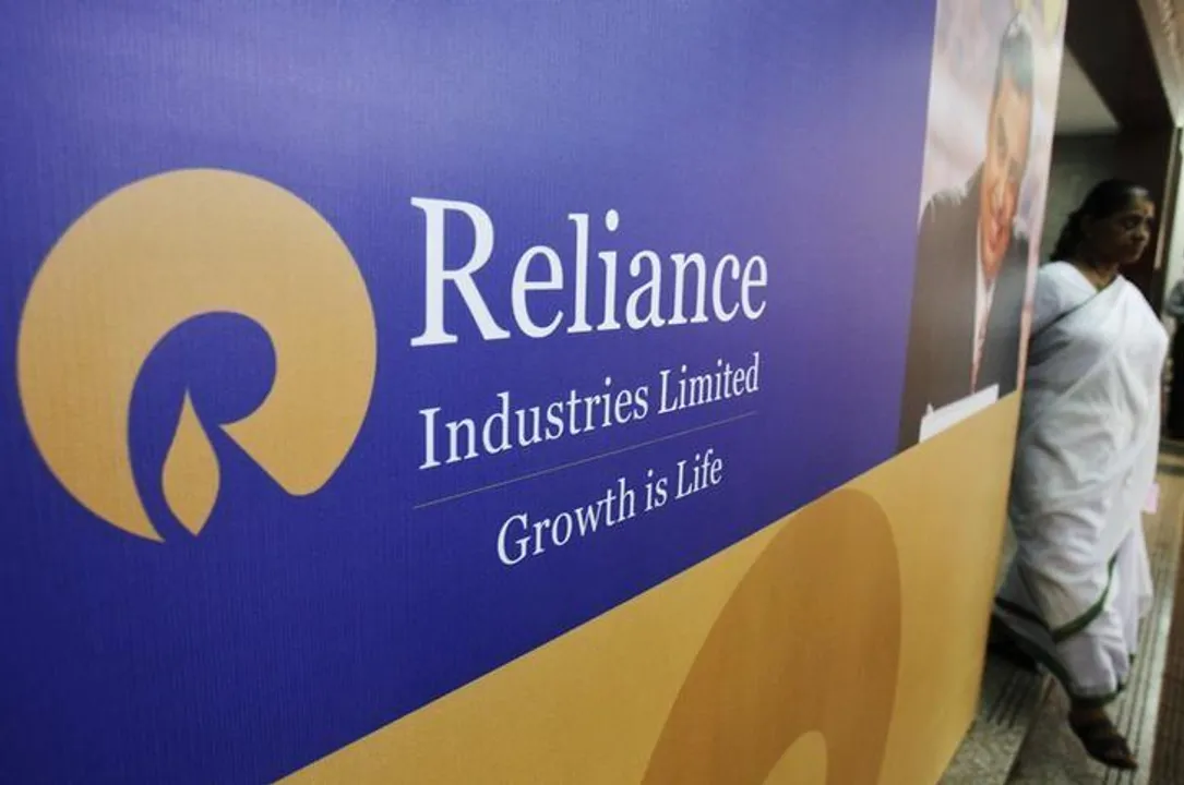  RIL market cap hits Rs 9 lakh cr, shares at 52-week high