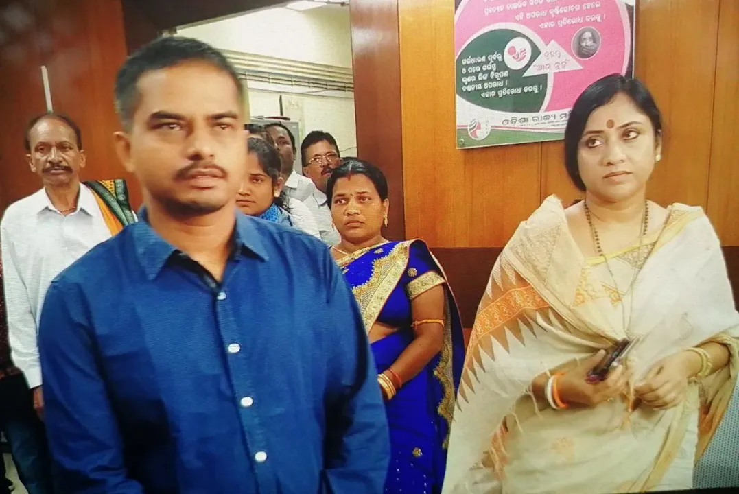  She was blackmailed to do unethical things, alleges deceased VLW's hubby