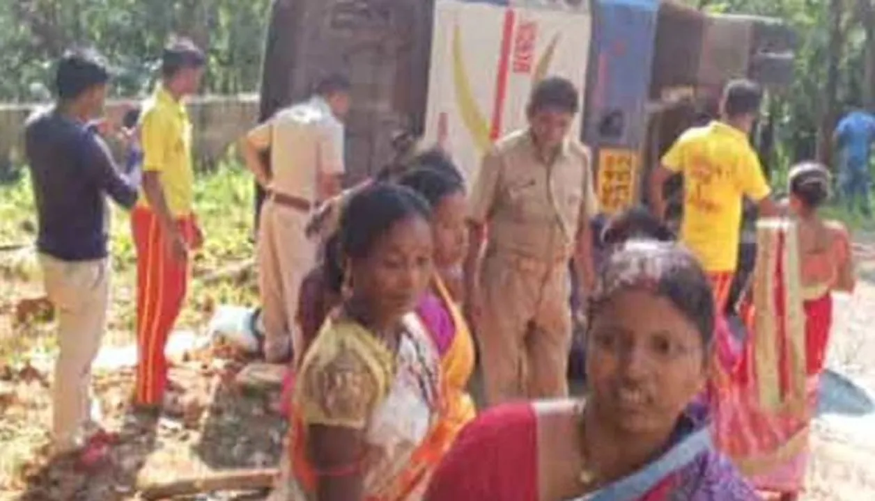  Odisha: Six children among 13 injured in bus mishap at Kanjipani ghati