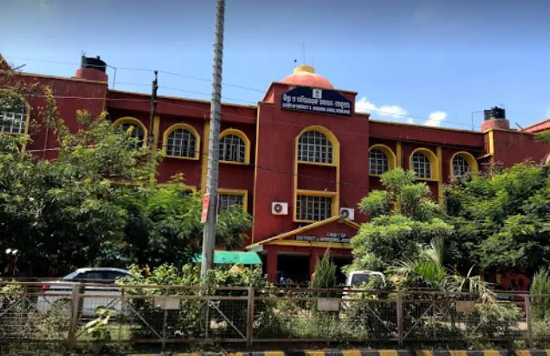  Odisha: Father-son duo flees from court during bail hearing