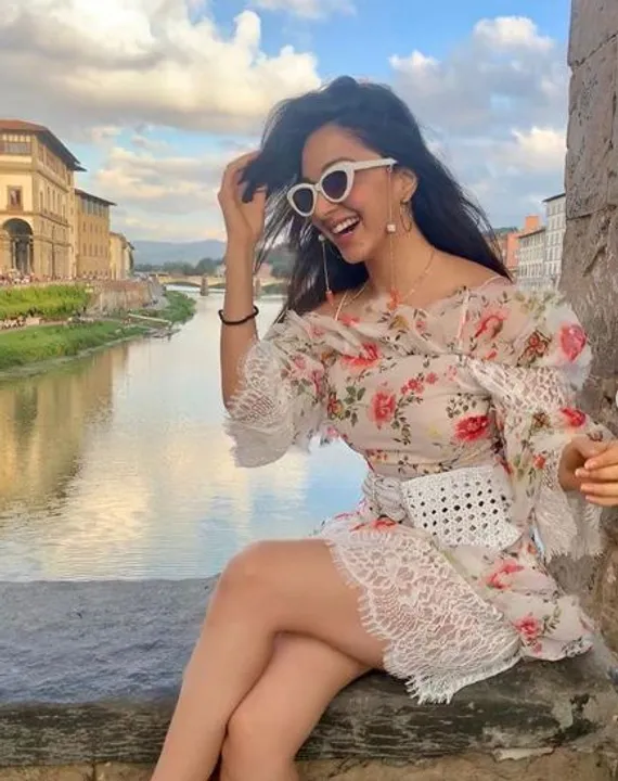  Kiara Advani's Twitter account hacked