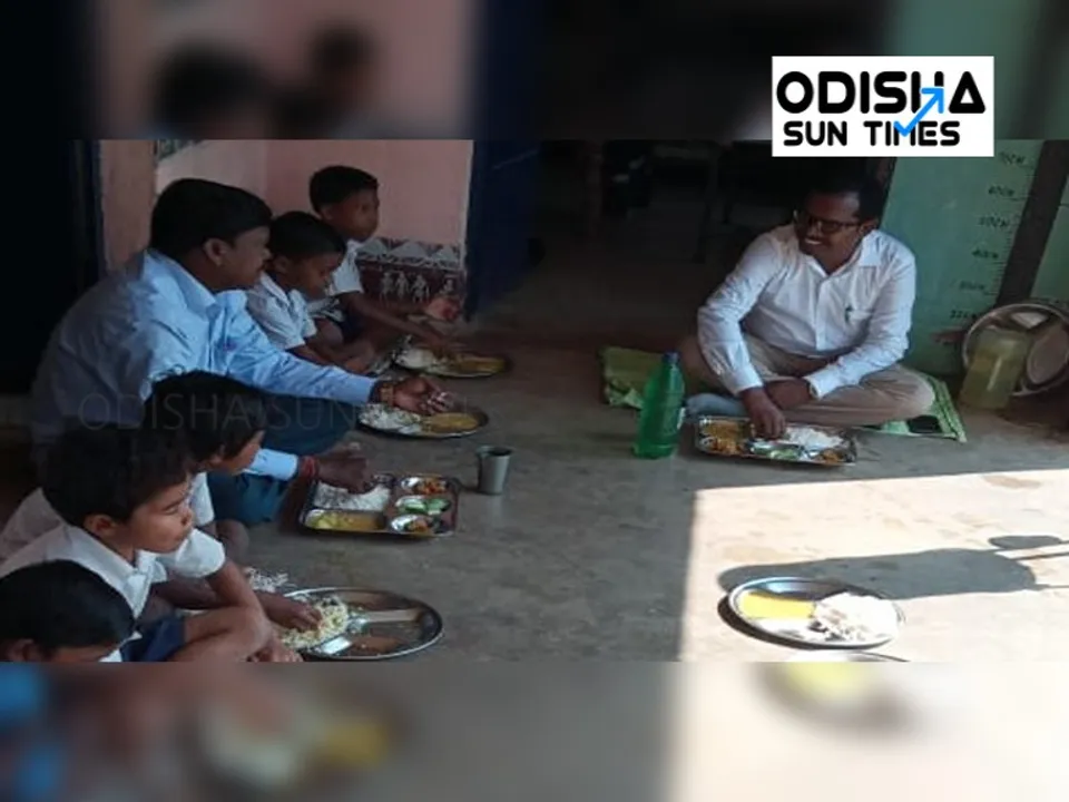  Pic goes viral: Rice, dal for students; chicken curry for officials in Odisha school