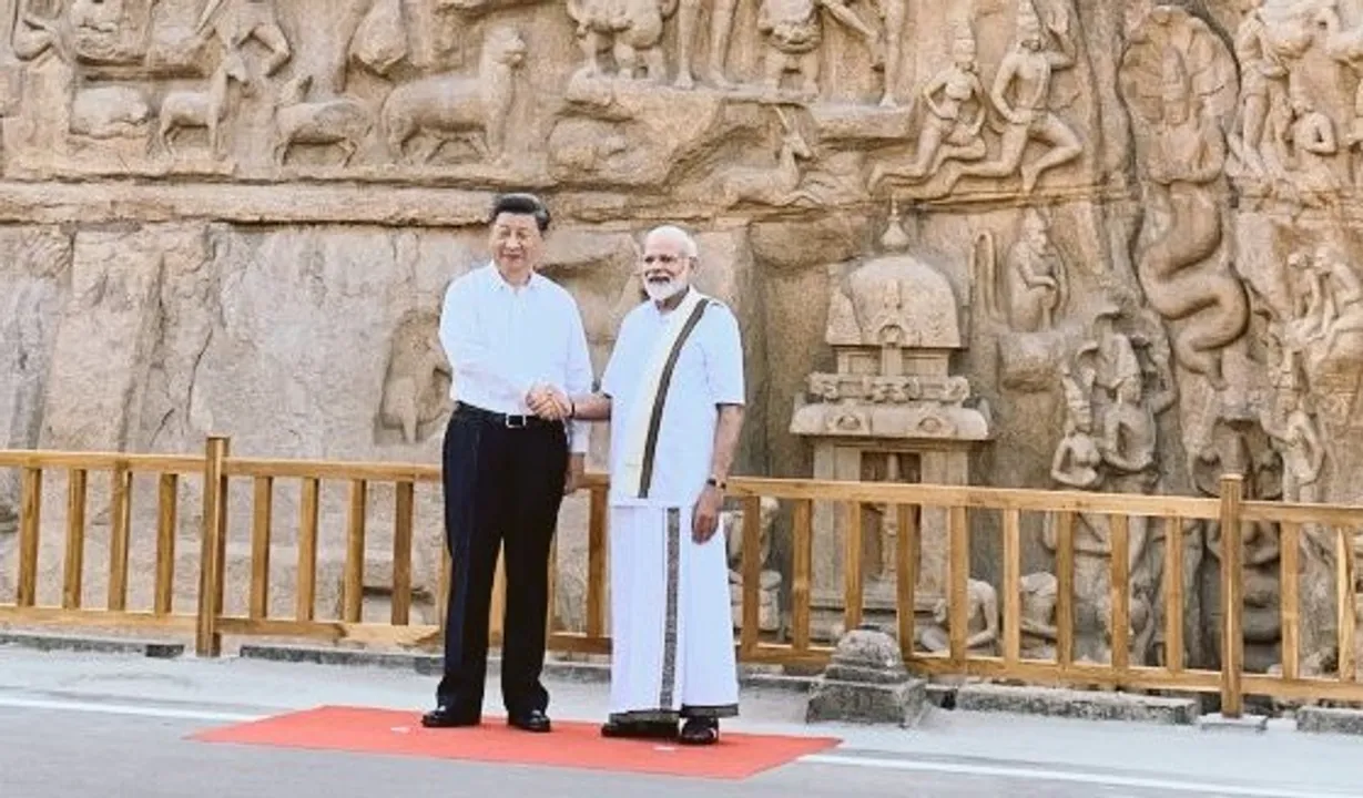  PM Modi turns tourist guide, takes Xi around Mahabalipuram