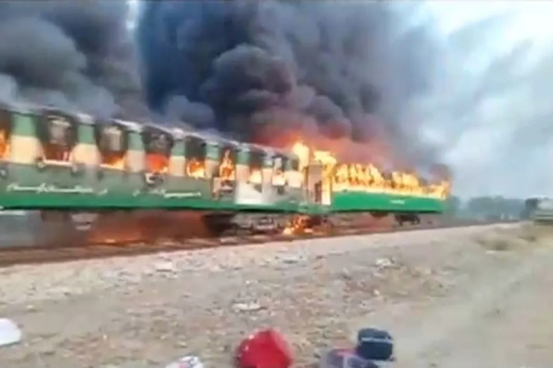  Pak train fire: Over 60 killed, many injured