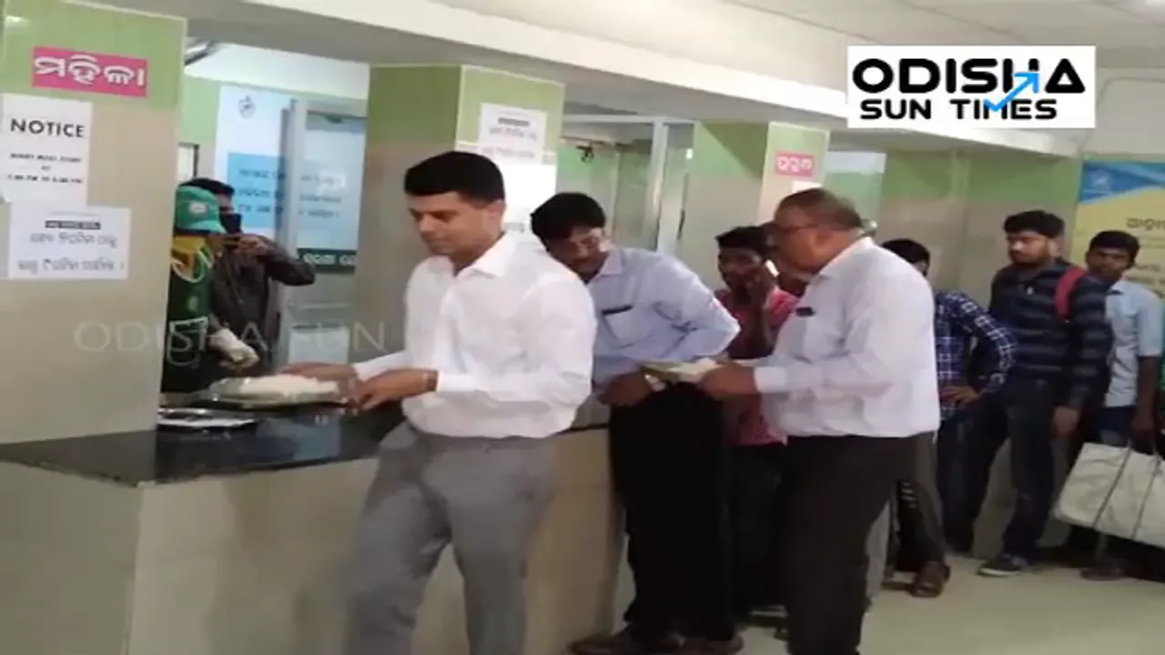  [Watch] Odisha bureaucrats choose Aahar centre to dine out during official visit