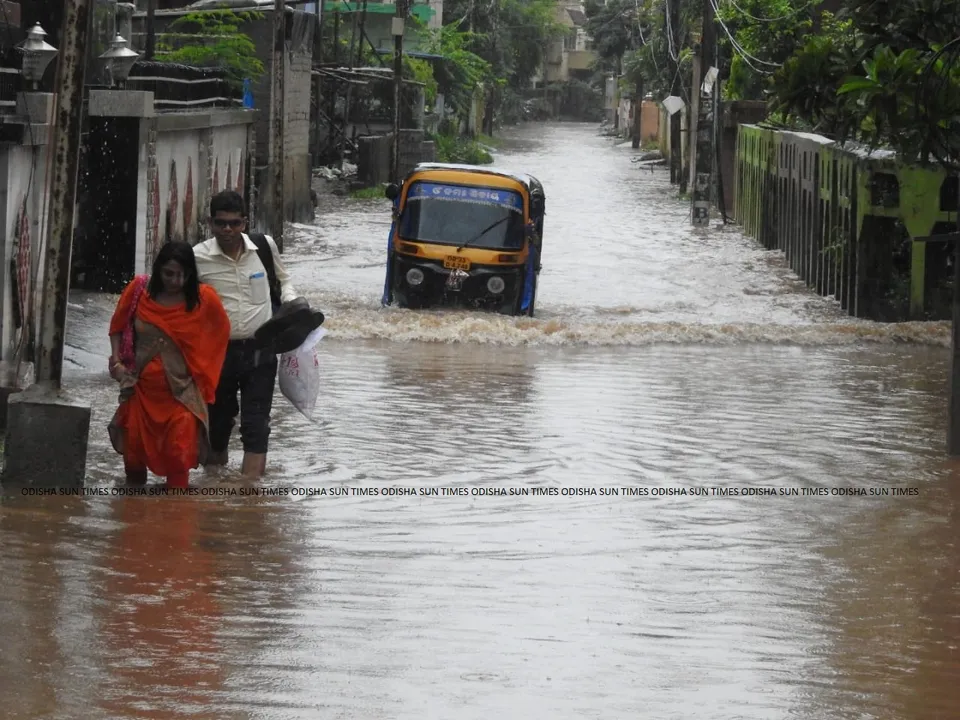  [In Pics] Heavy downpour throws life out of gear in Odisha capital