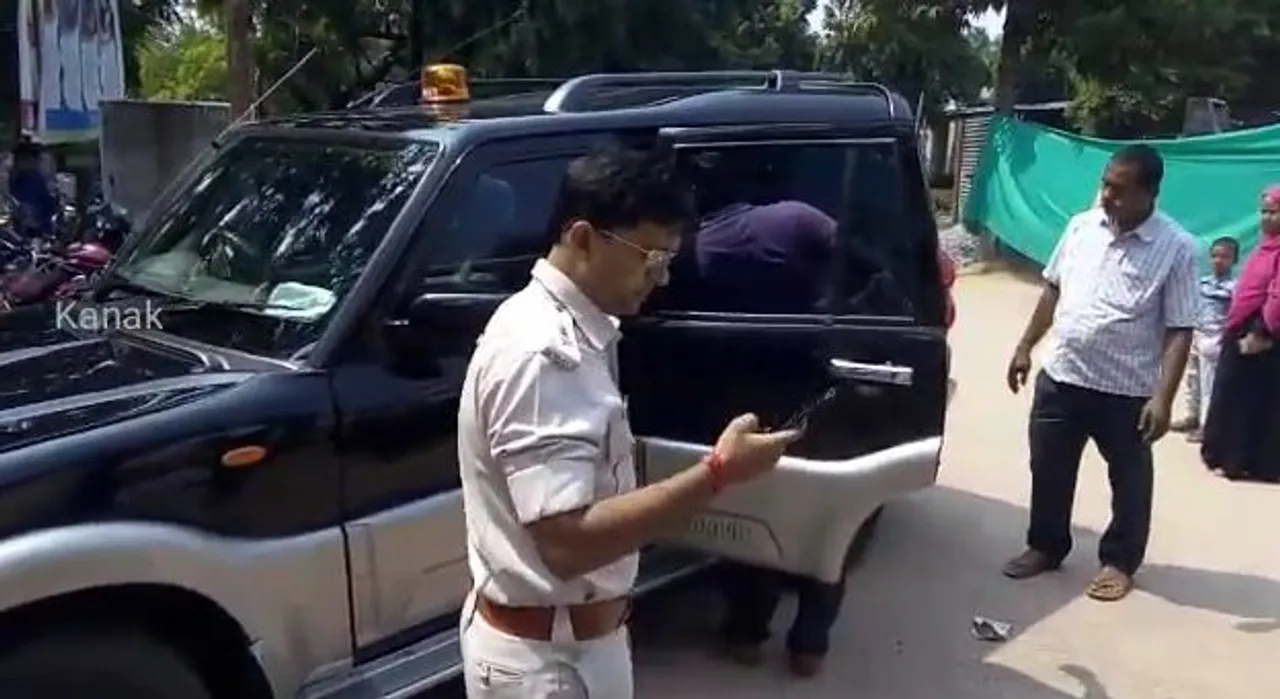  Balasore SP turns good samaritan, rescues road mishap victims