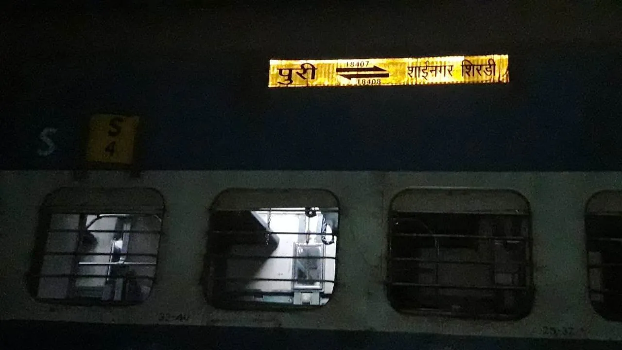  Odisha: Bogies of Sainagar Express detach near Puri