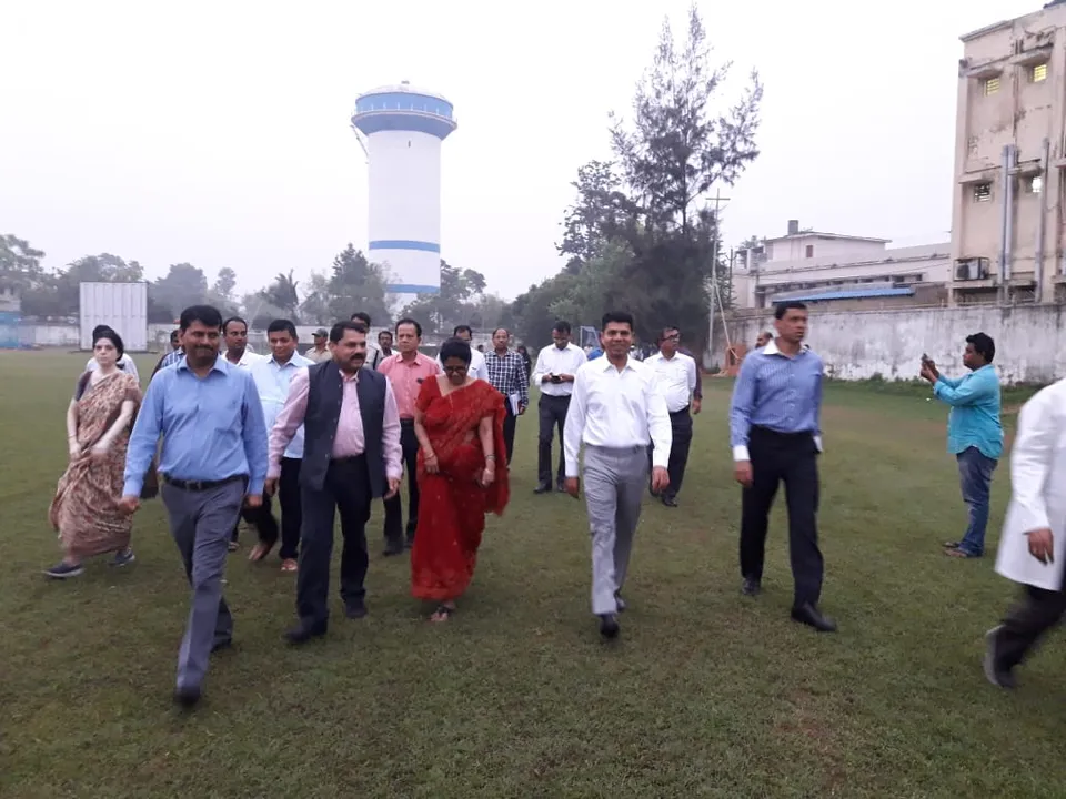  Odisha 5T Secy visits SCB Hospital early morning, reviews healthcare