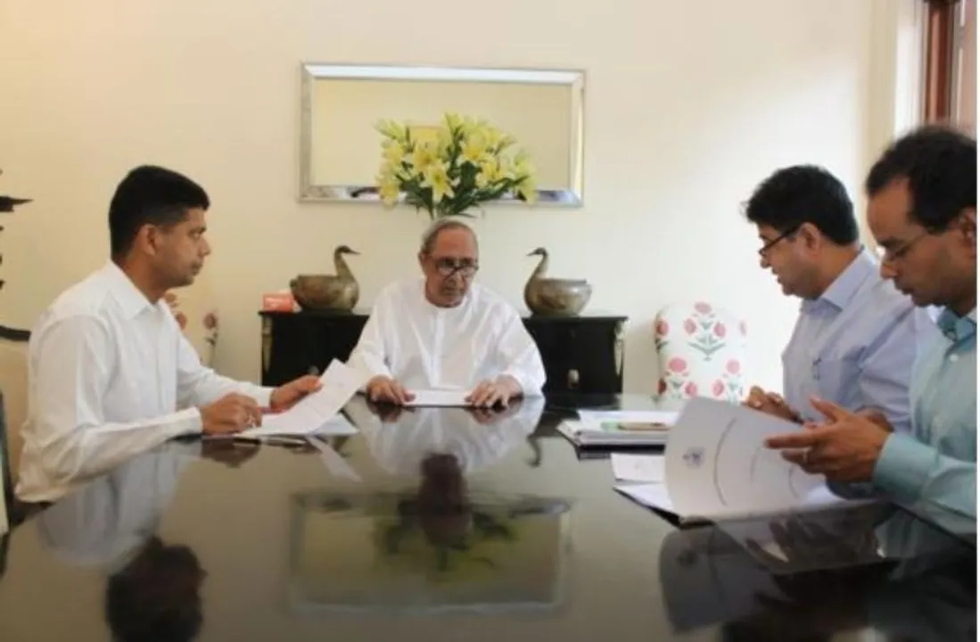  Odisha CM reviews central fund release, 5T implementation
