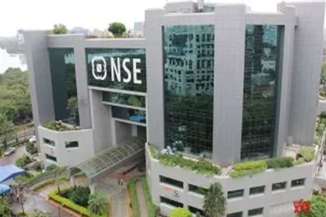  Sensex hits life-time high, crosses 40,400