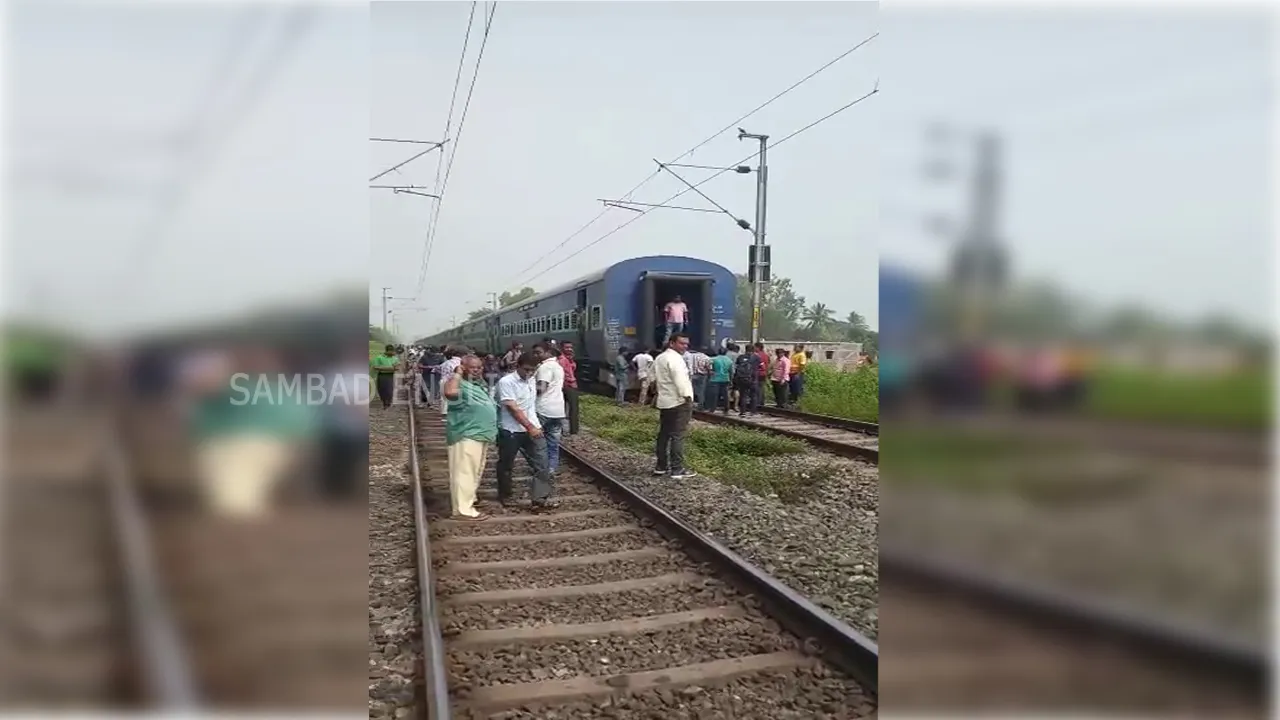  Visakha Express bogies detach from train in Odisha