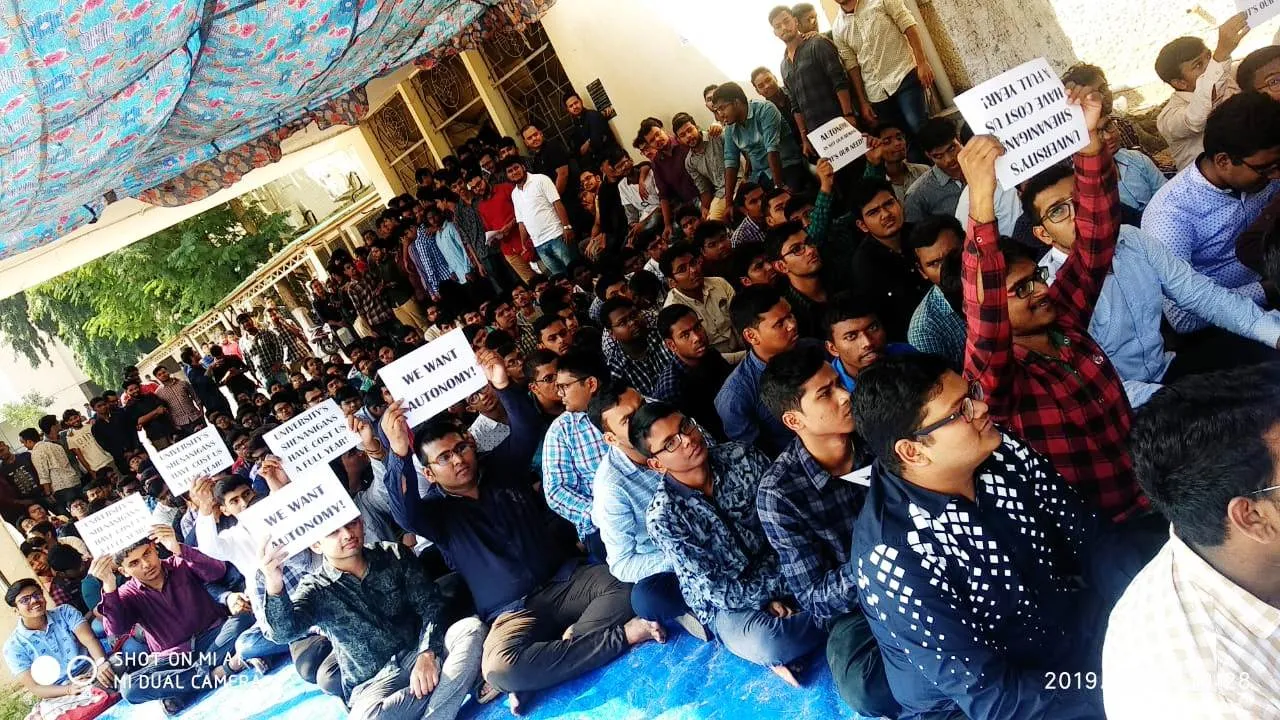  Medicos launch indefinite stir at SCB for autonomous status