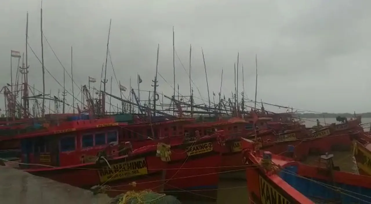  Cyclone Bulbul: Bengal boats stranded in sea to be docked at Odisha coast