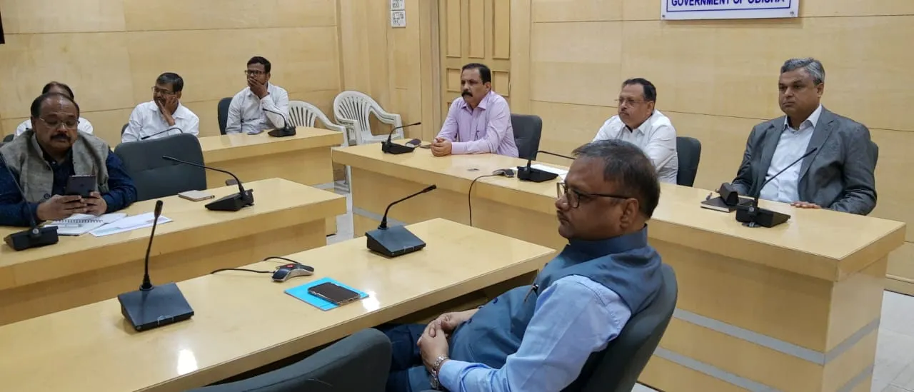 Union Cabinet Secy reviews Odisha's preparedness for Cyclone ‘Bulbul’
