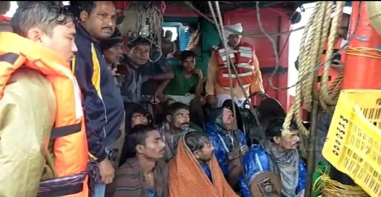  Cyclone Bulbul: Eight fishermen rescued off Dhamra coast