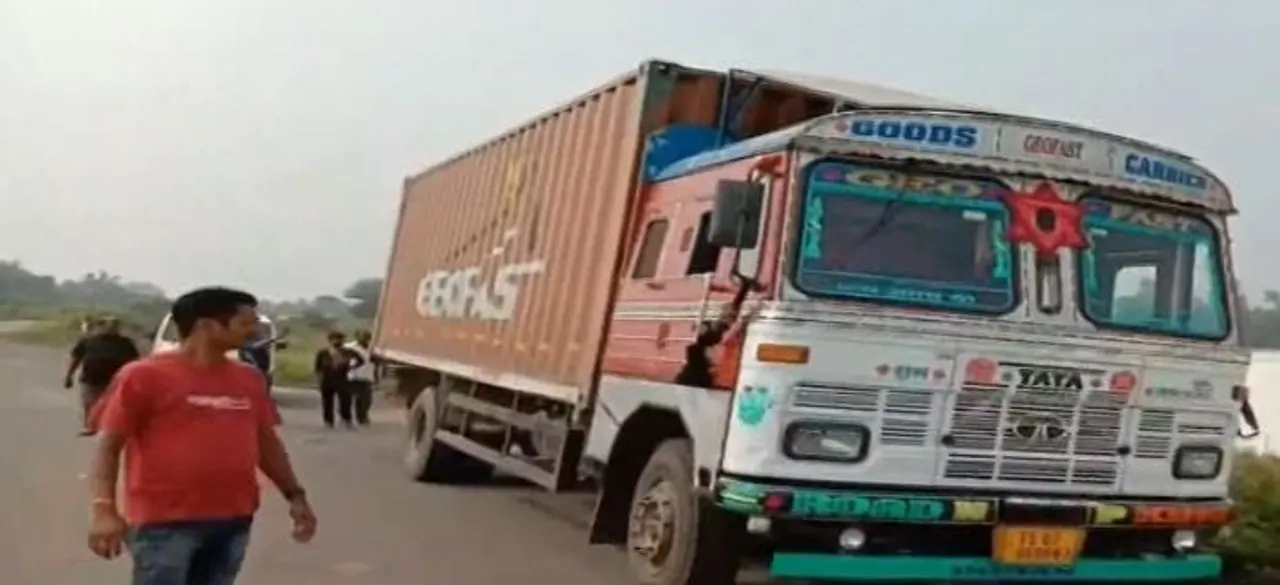  Miscreants loot cigarettes worth over Rs 1 cr from container in Odisha