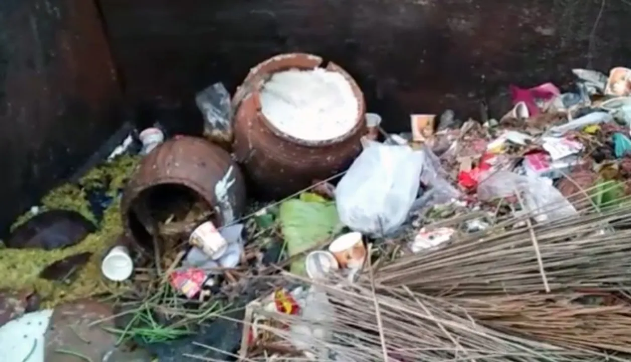 Outrage among devotees as Mahaprasad found in garbage bin in Odisha