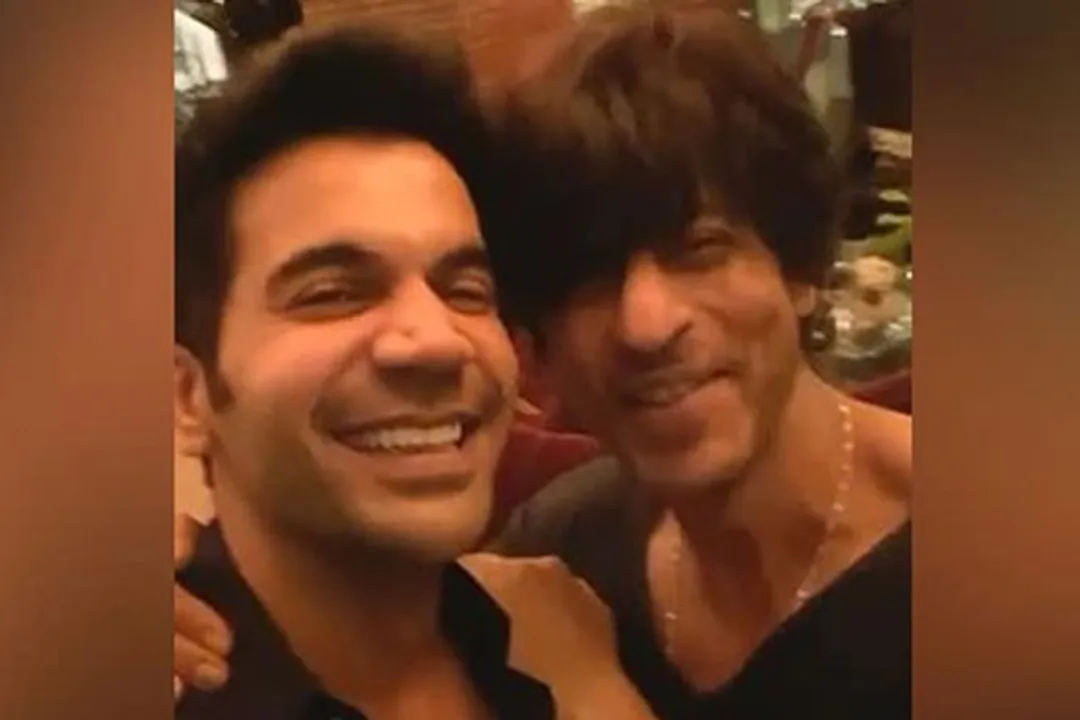  Rajkummar Rao enjoys his fanboy moment with SRK