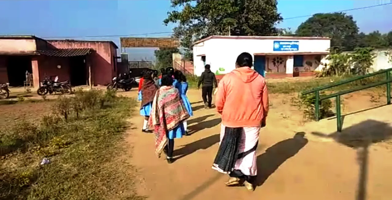  Odisha: Girl students leave school hostel protesting Headmaster’s misbehaviour
